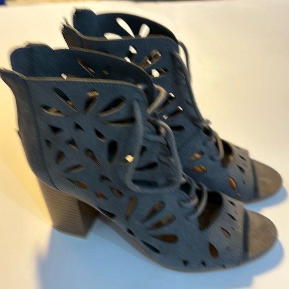 Rampage Shoes - Rampage floral cut out open toe laced sandals 3 1/4 inch block heels size 6